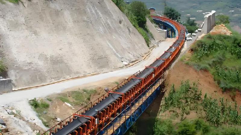 長距離帶式輸送機